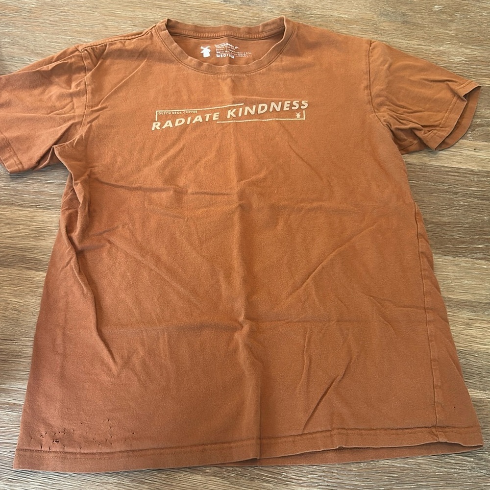 ✌️Dutch bros t-shirt size medium